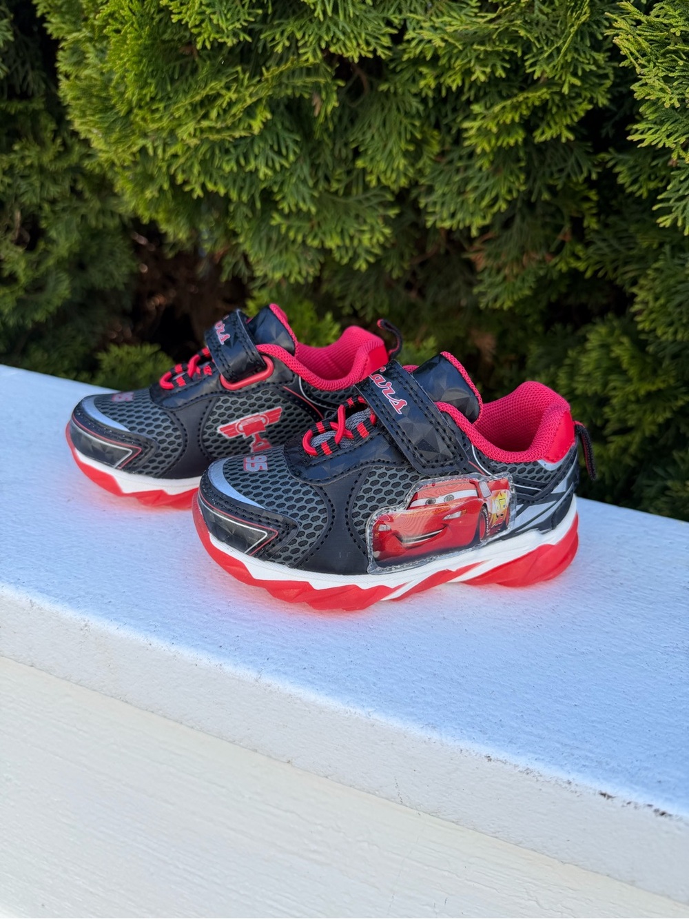 Disney Pixar Cars Lightning McQueen Light Up Sneakers Toddler Boy Size 6